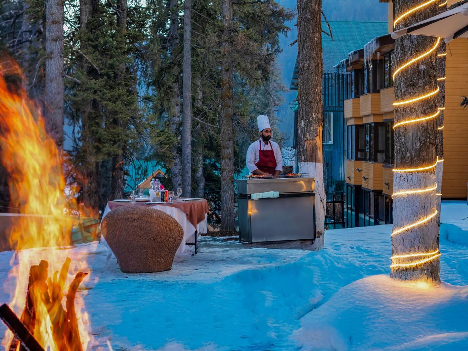 Hotel Pine Spring Gulmarg Eksteriør billede