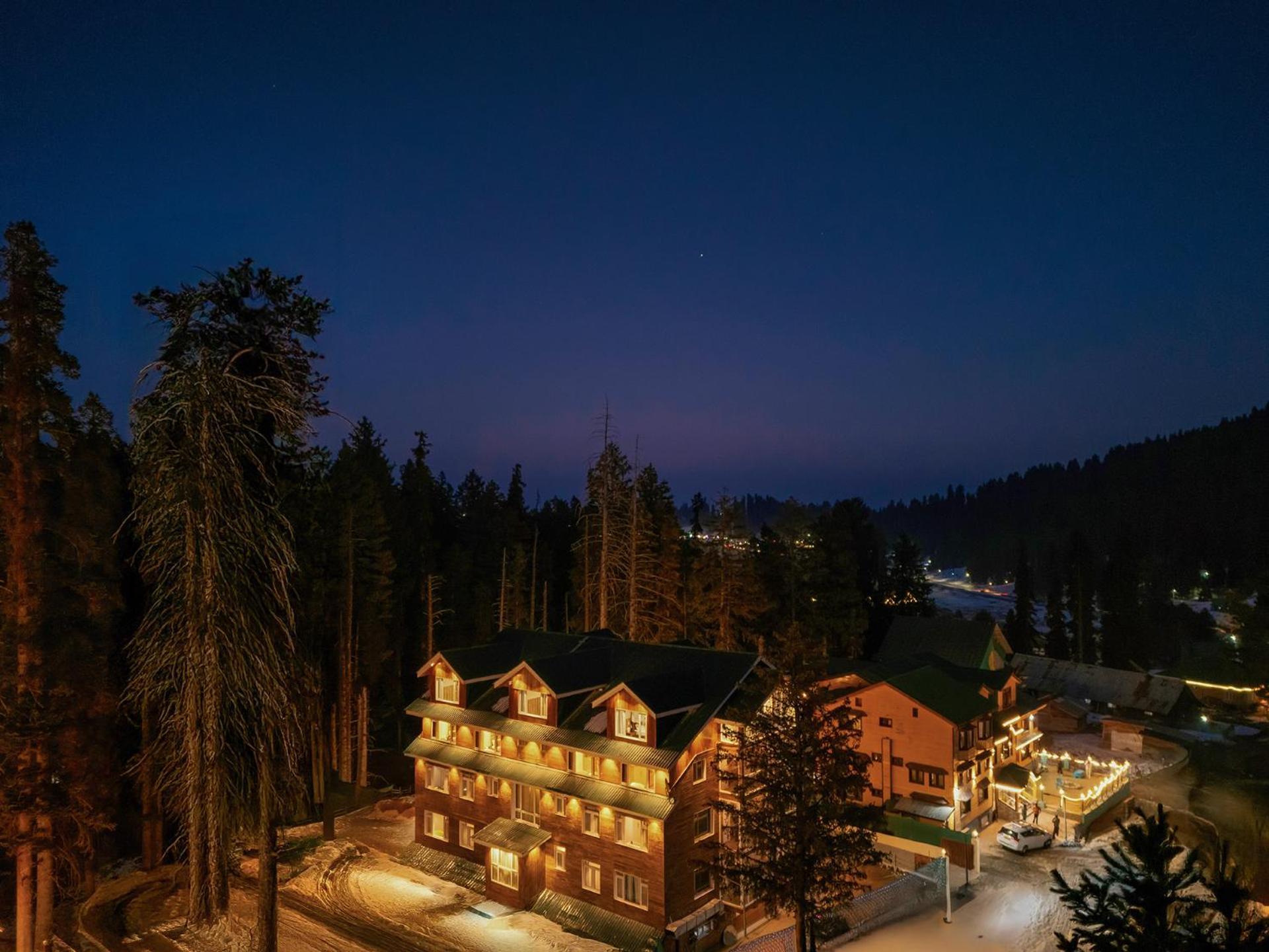 Hotel Pine Spring Gulmarg Eksteriør billede