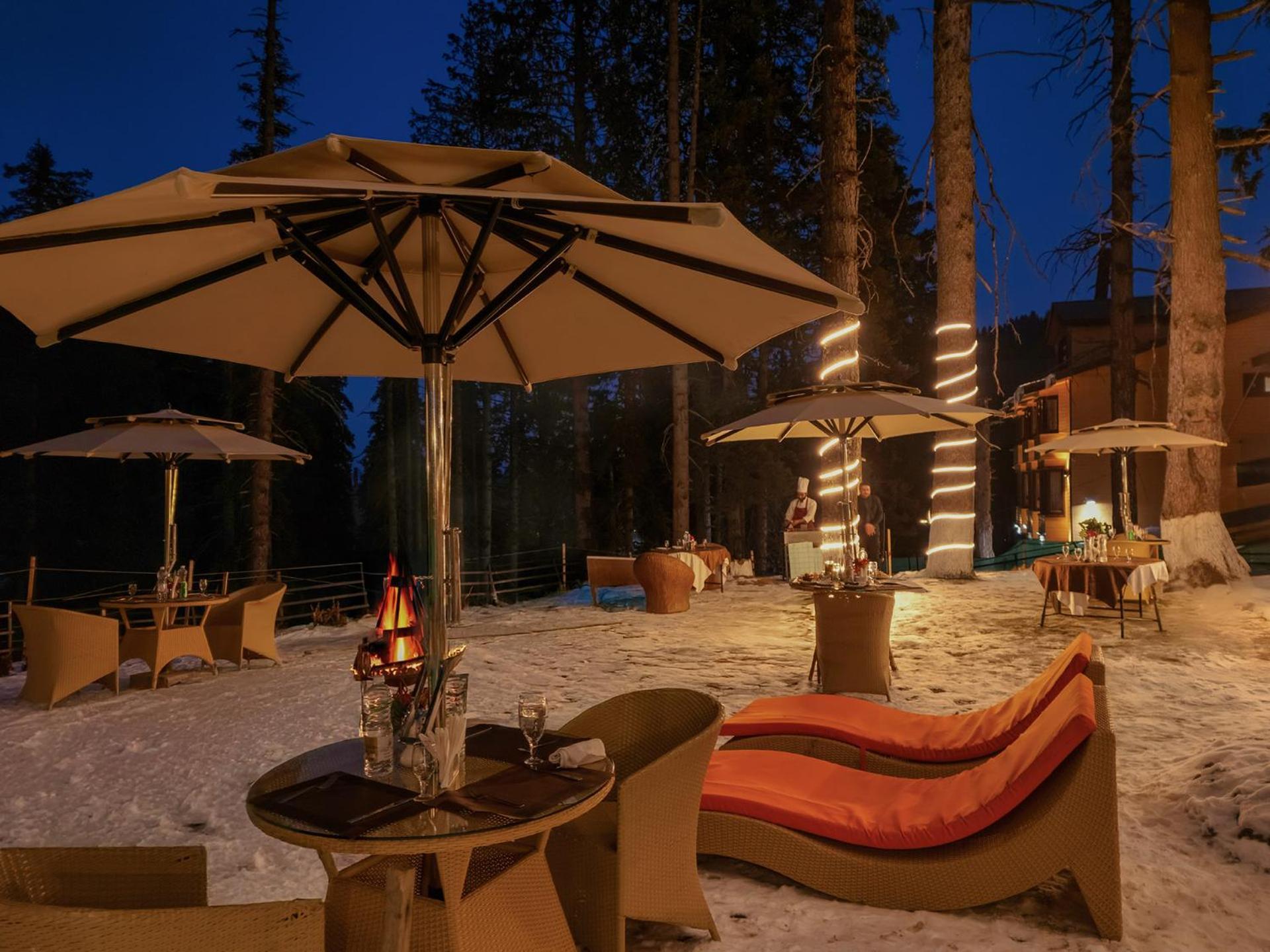 Hotel Pine Spring Gulmarg Eksteriør billede