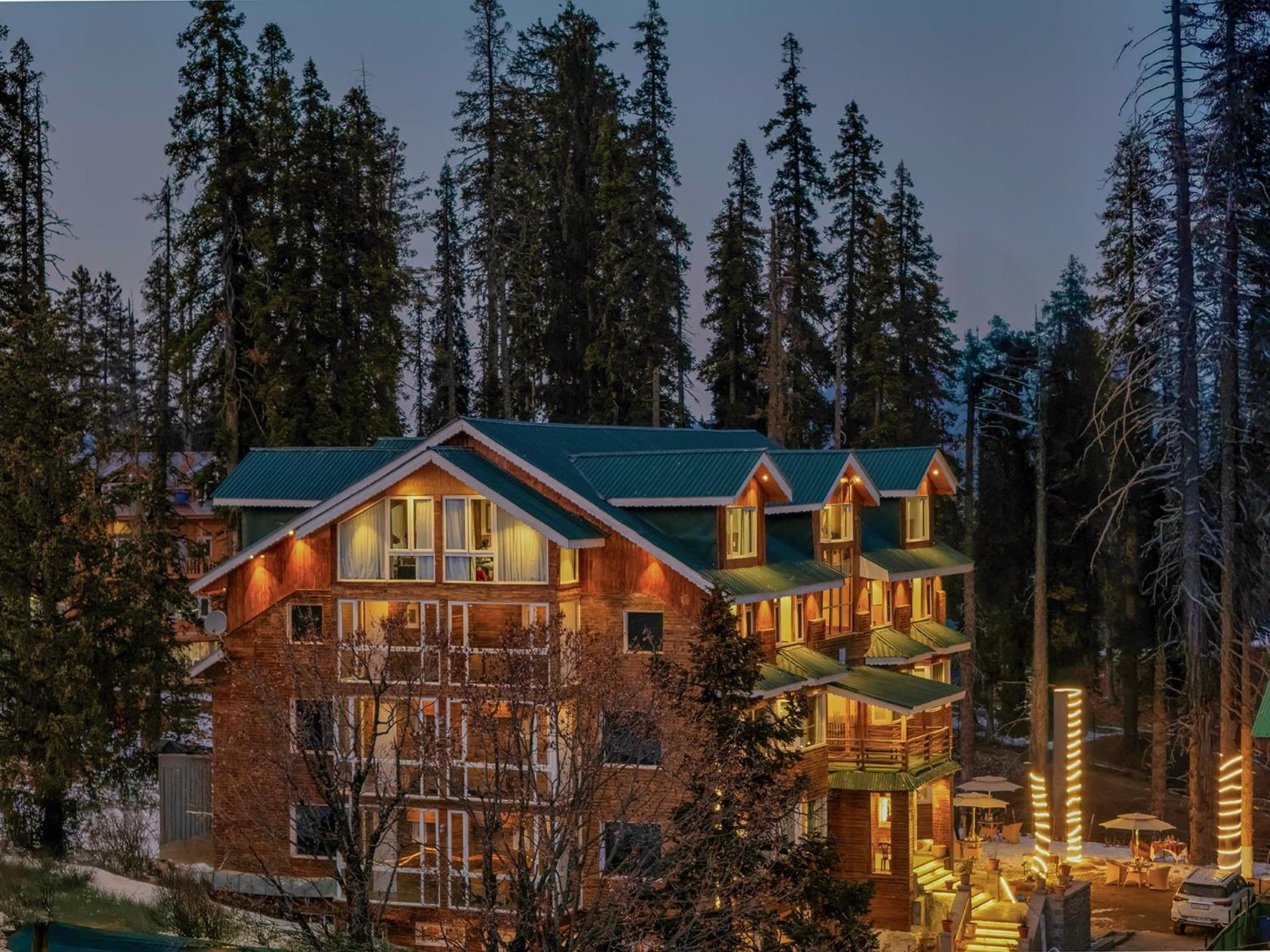 Hotel Pine Spring Gulmarg Eksteriør billede