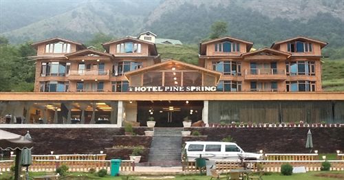 Hotel Pine Spring Gulmarg Eksteriør billede