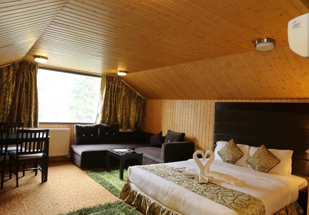 Hotel Pine Spring Gulmarg Eksteriør billede