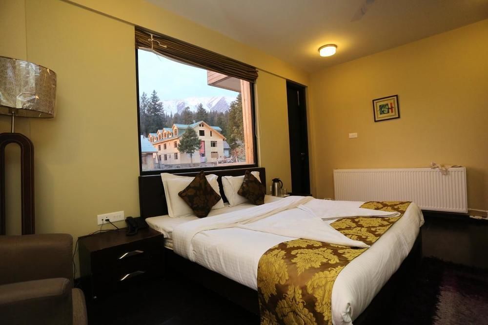 Hotel Pine Spring Gulmarg Eksteriør billede