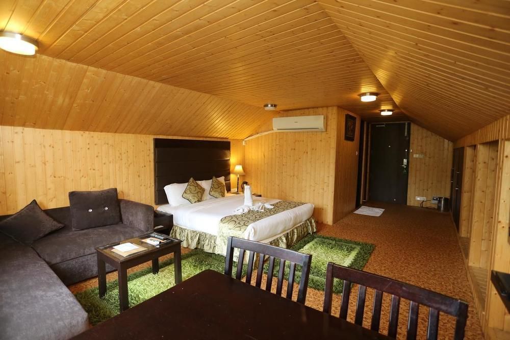 Hotel Pine Spring Gulmarg Eksteriør billede