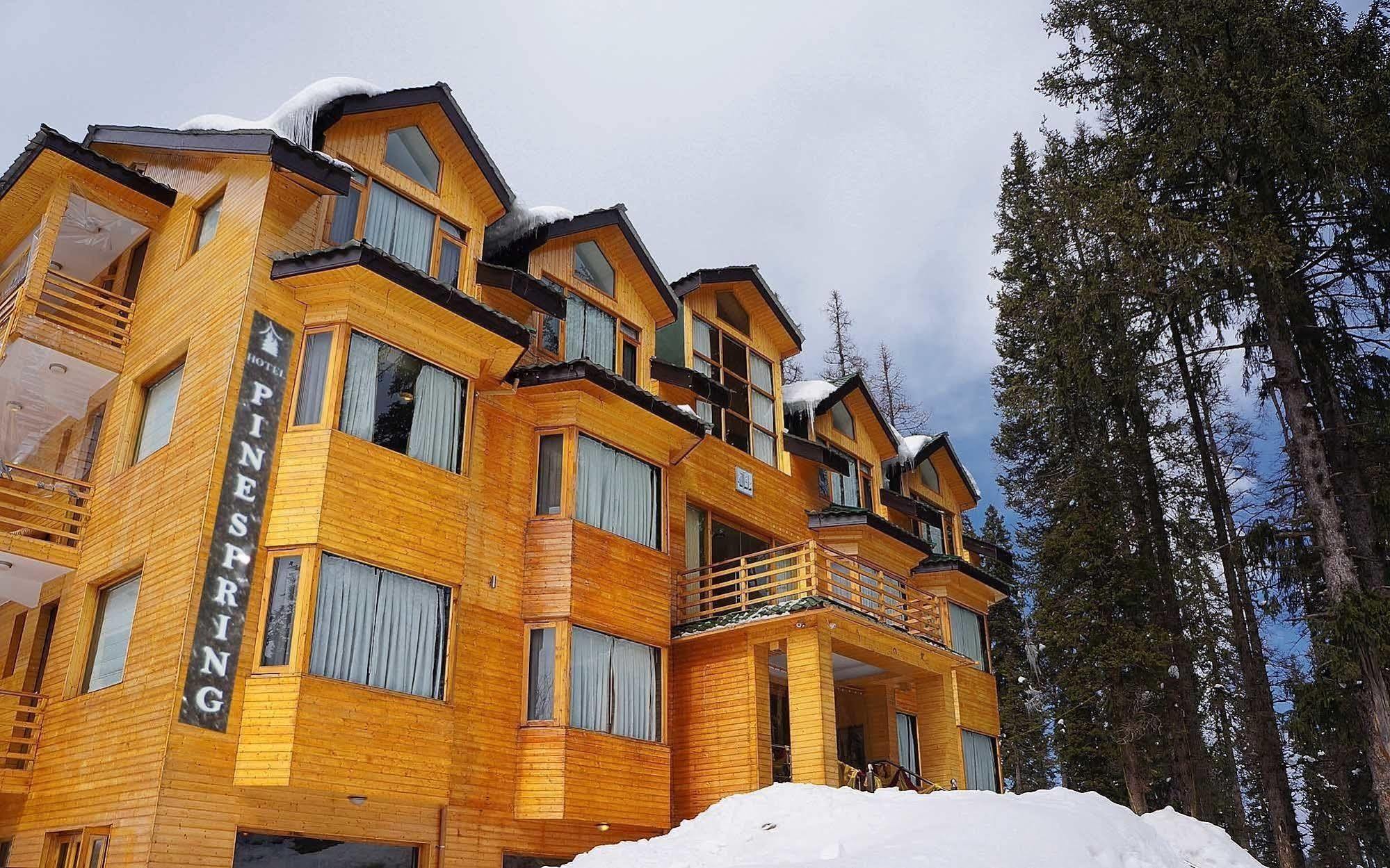Hotel Pine Spring Gulmarg Eksteriør billede