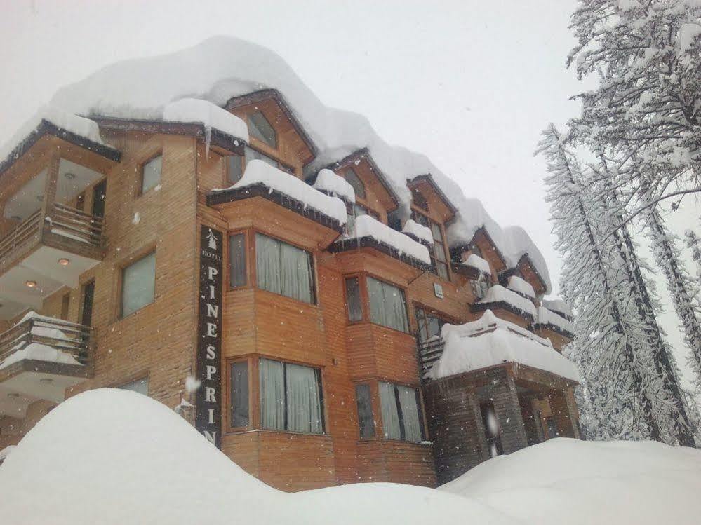Hotel Pine Spring Gulmarg Eksteriør billede