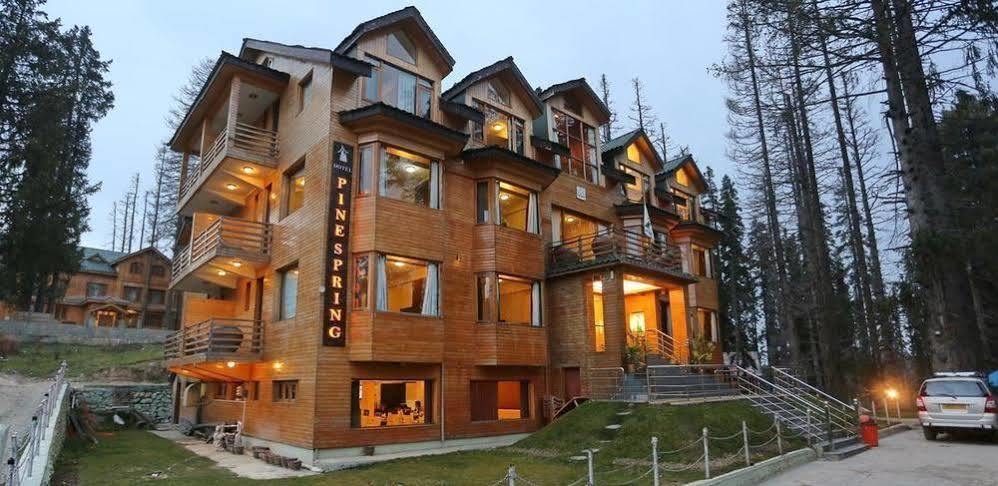 Hotel Pine Spring Gulmarg Eksteriør billede